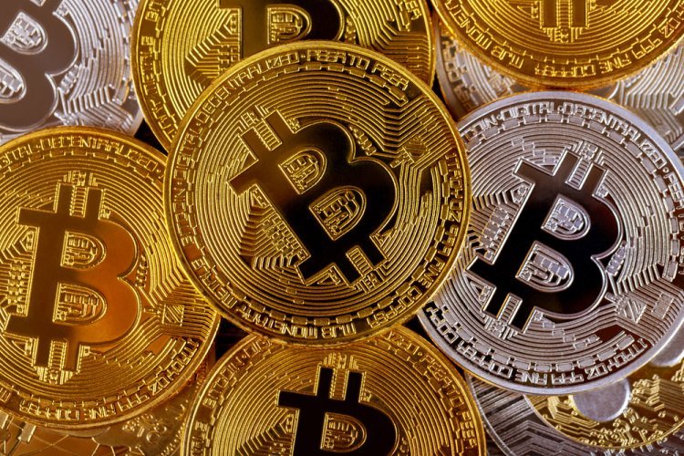 Bitcoin increases in value to trade above $22,000; ethereum and avalanche rise