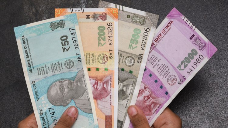 Early trading sees the Indian rupee up 30 paise to 79.39 against the US dollar