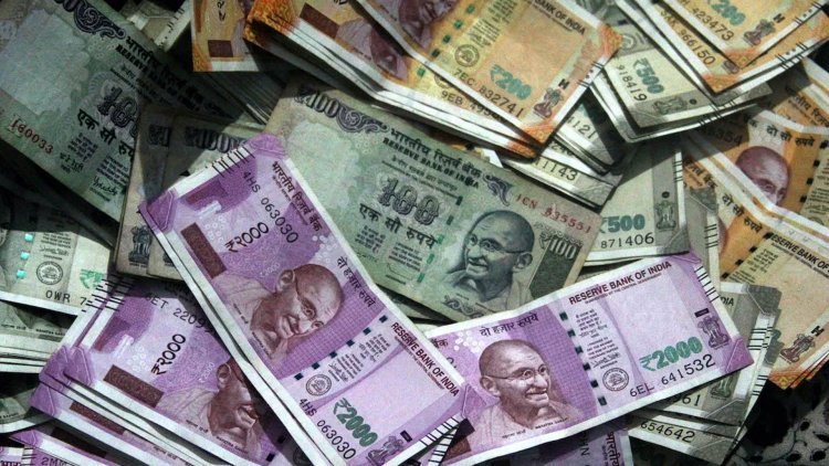 As the dollar declines, the Indian rupee may end 2022 higher than it started-Analysts