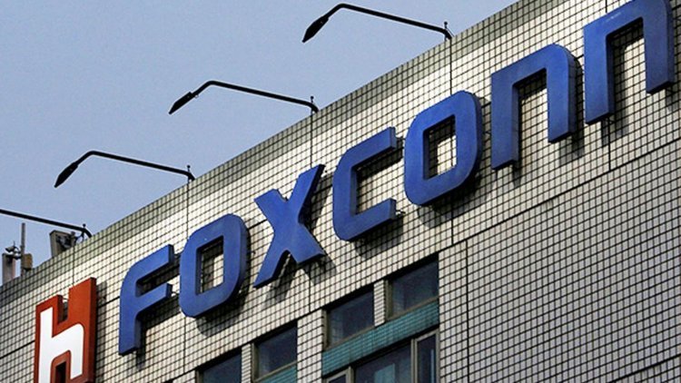 Foxconn unit to sell Unigroup's interest in Chinese chipmaker