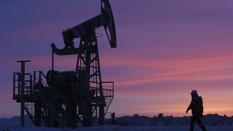 Oil prices fall on concerns about the recession as global equities continue to decline